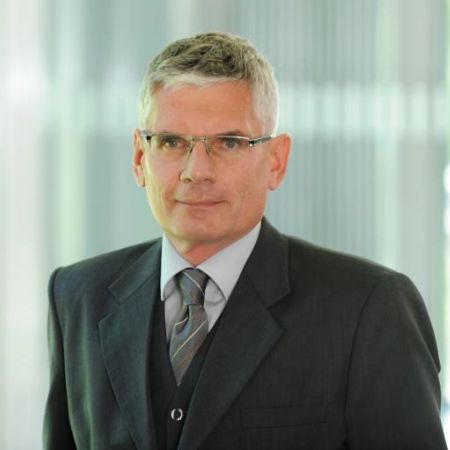 "Prof. Dr. Thomas Häring"