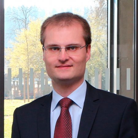 "Prof. Dr. Michael Rueß"