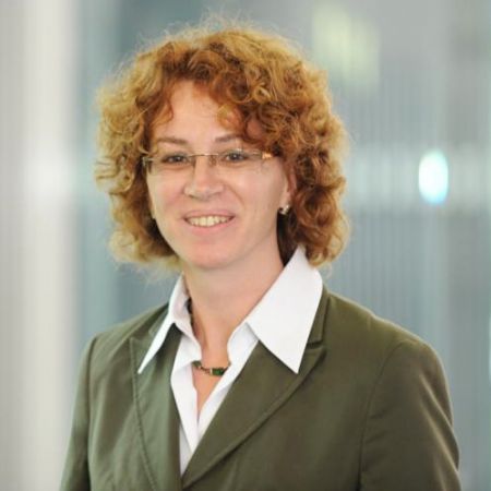 "Prof. Dr. Vera Döring"