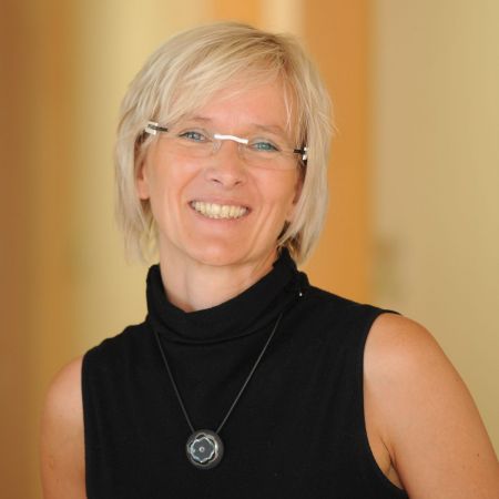 "Prof. Dr. Anja Teubert"