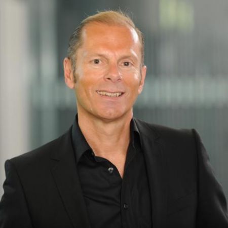 "Prof. Dr. Stefan Stoll"