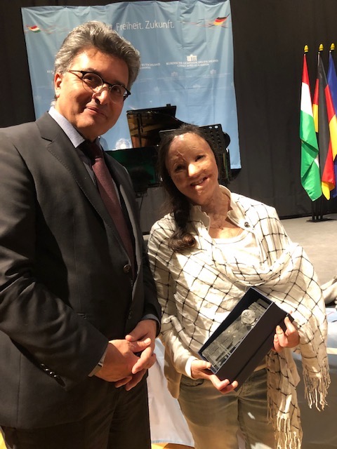 Foto mit Prof. Kizilhan und Yasemin von der Preisübergabe