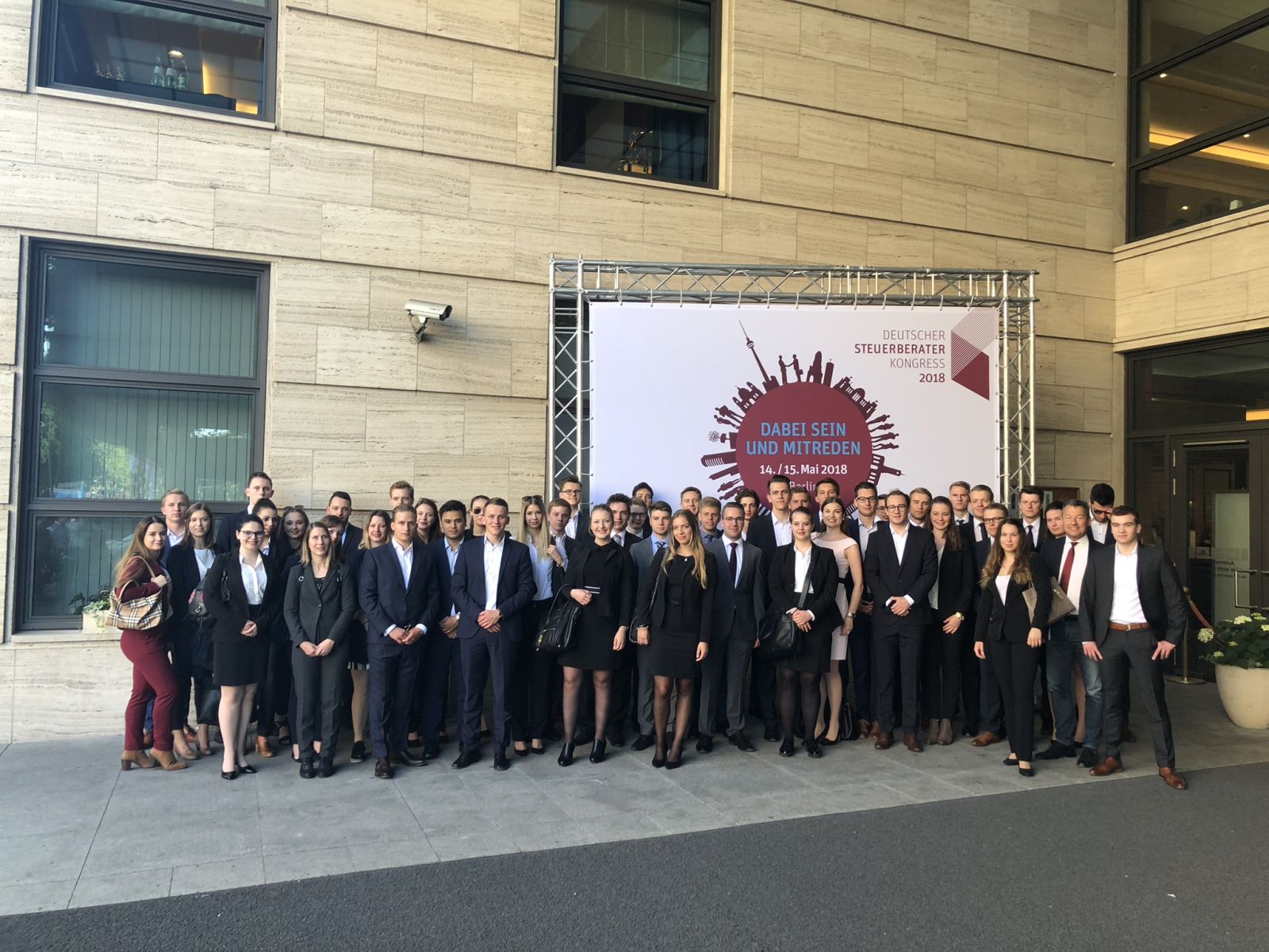 Studiengang WP 2017 gemeinsam mit Studiengangsleiter Prof. Dr. Gunter Heeb.
