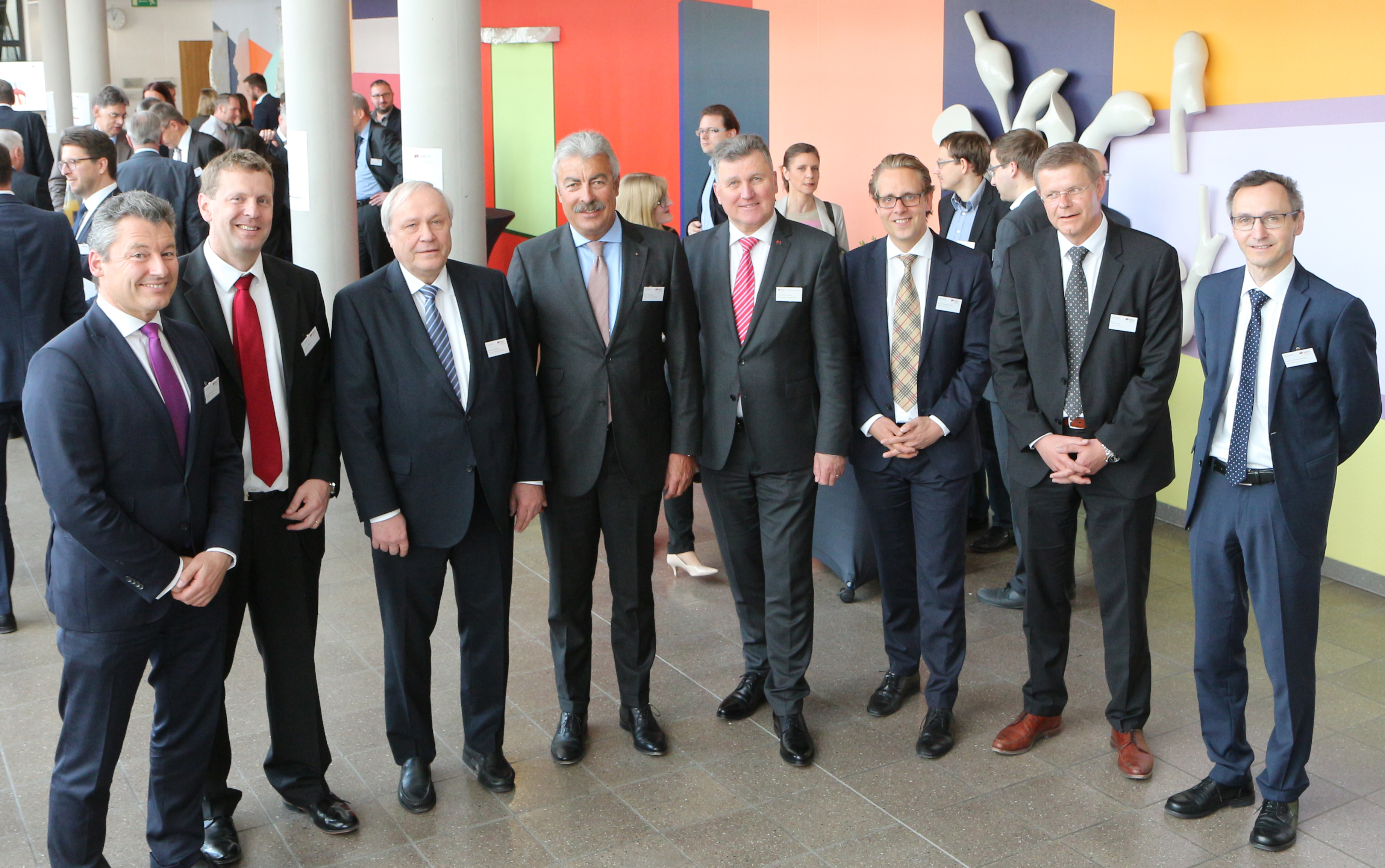 Gastgeber und Referenten (von links): Prof. Dr. Gunter Heeb, Cornelius Nickert, Dr. Raoul Riedlinger, Gerhard Ziegler, Prof. Jürgen Werner, Prof. Dr. Michael Scheel, Daniel Keller und Prof. Dr. Clemens Wangler 